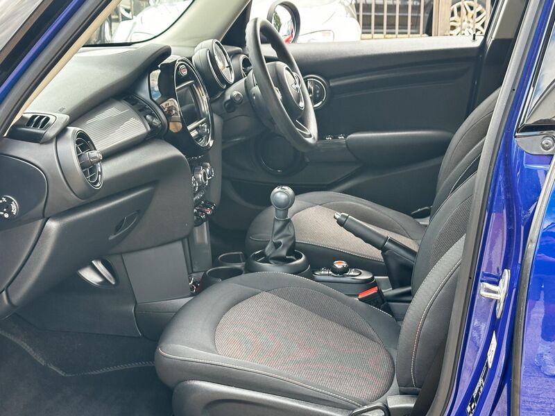 MINI HATCH