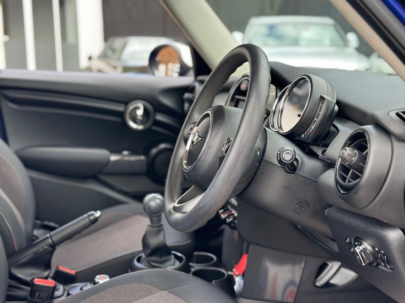 MINI HATCH