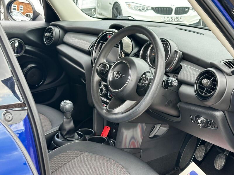 MINI HATCH