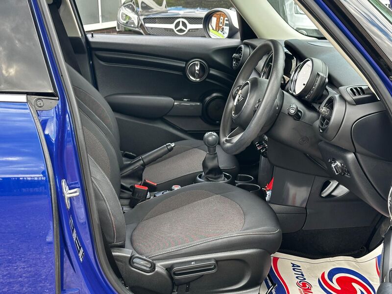 MINI HATCH