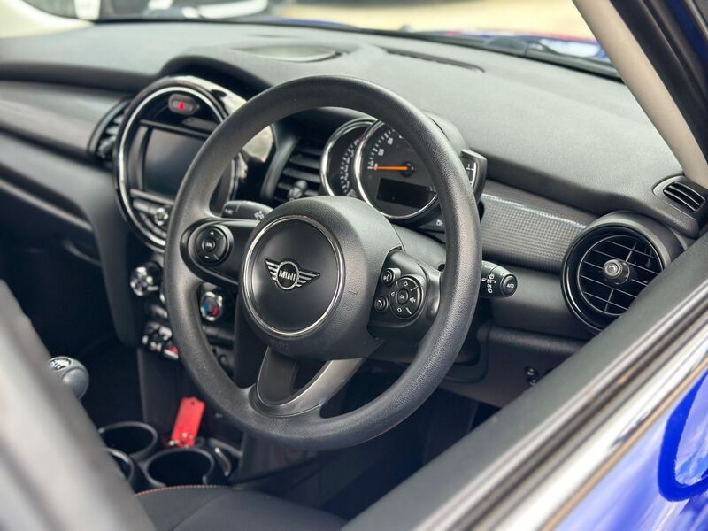 MINI HATCH