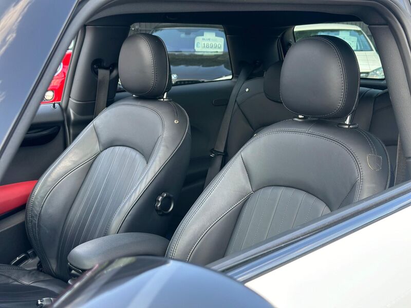 MINI HATCH