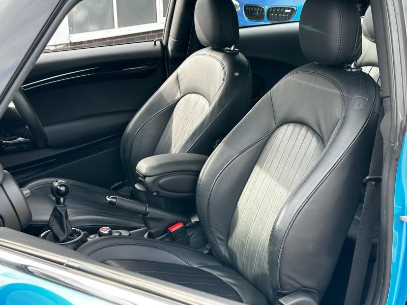 MINI HATCH