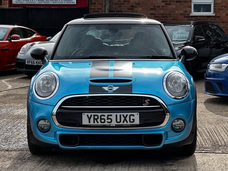 MINI HATCH