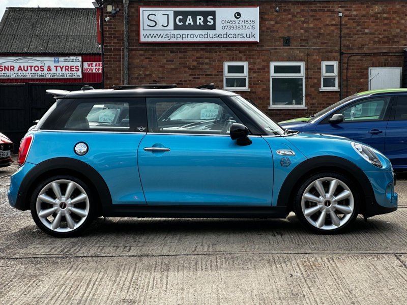 MINI HATCH