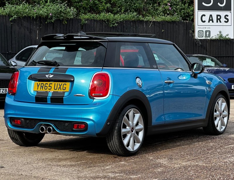 MINI HATCH