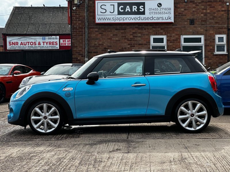 MINI HATCH