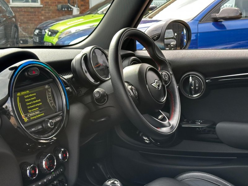 MINI HATCH