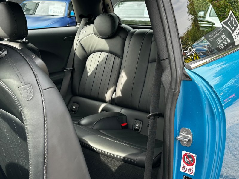 MINI HATCH