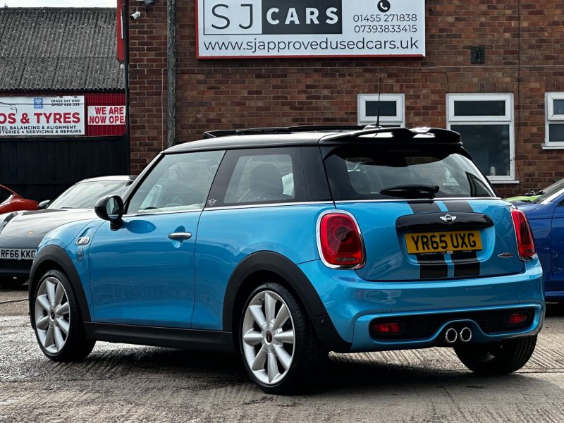 MINI HATCH