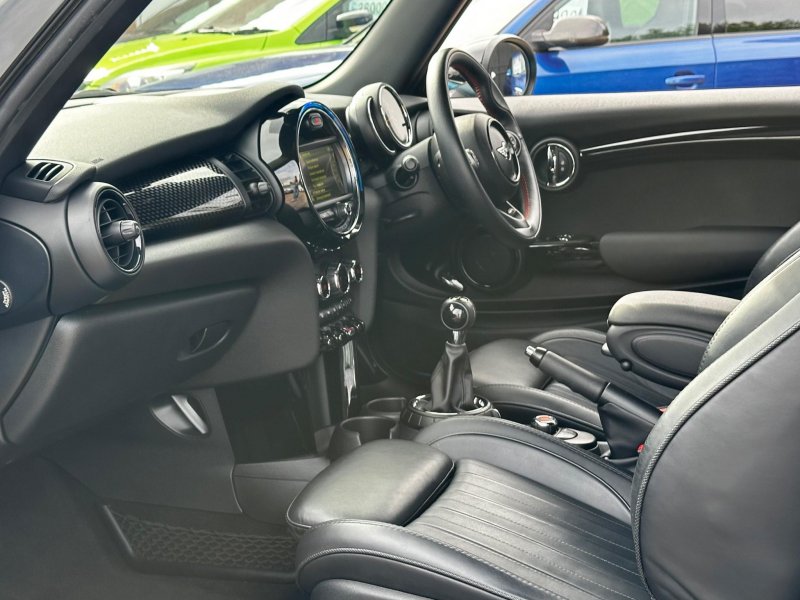 MINI HATCH