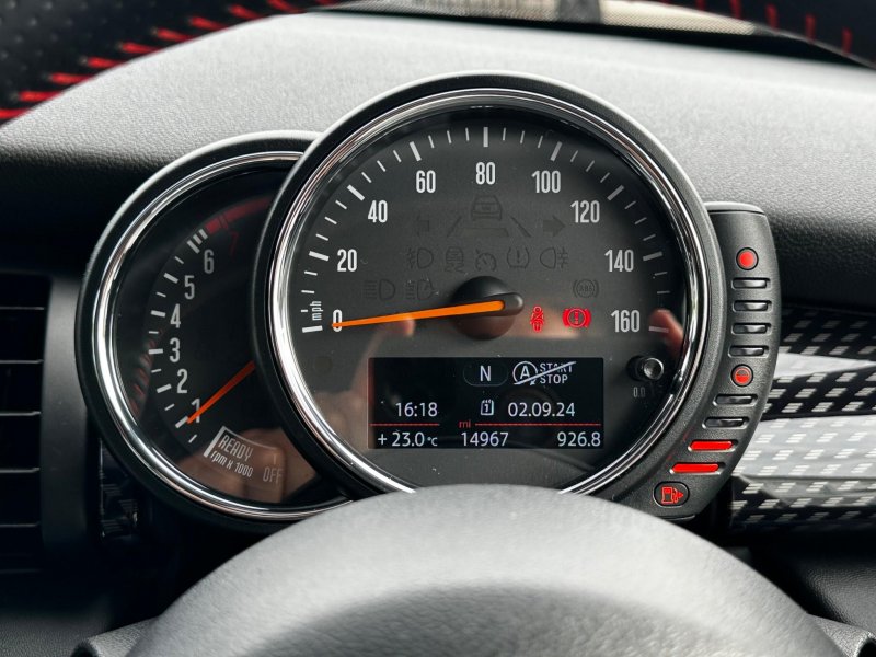 MINI HATCH