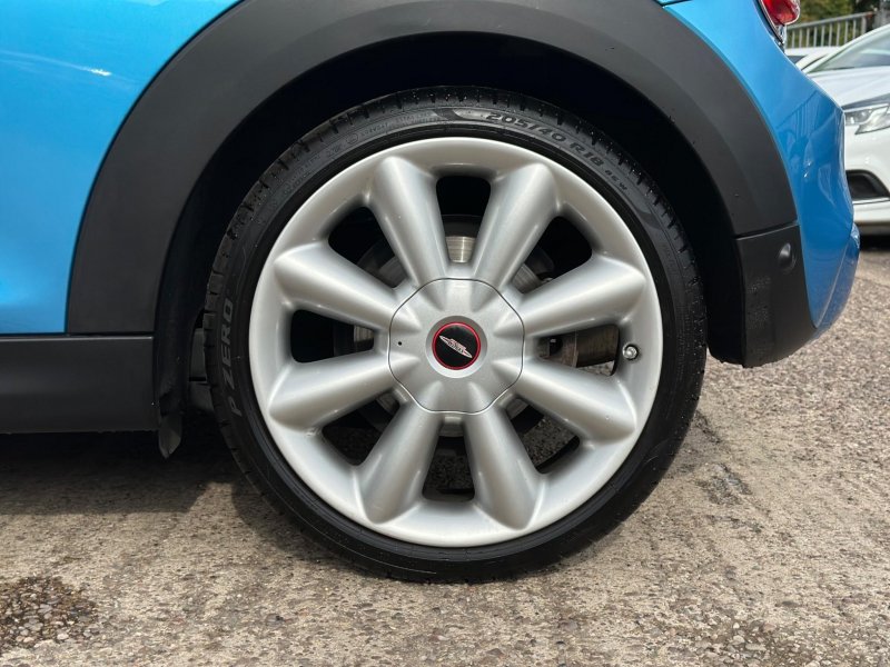 MINI HATCH