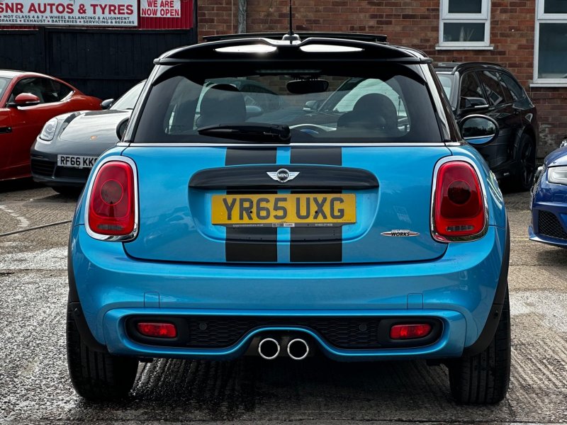 MINI HATCH