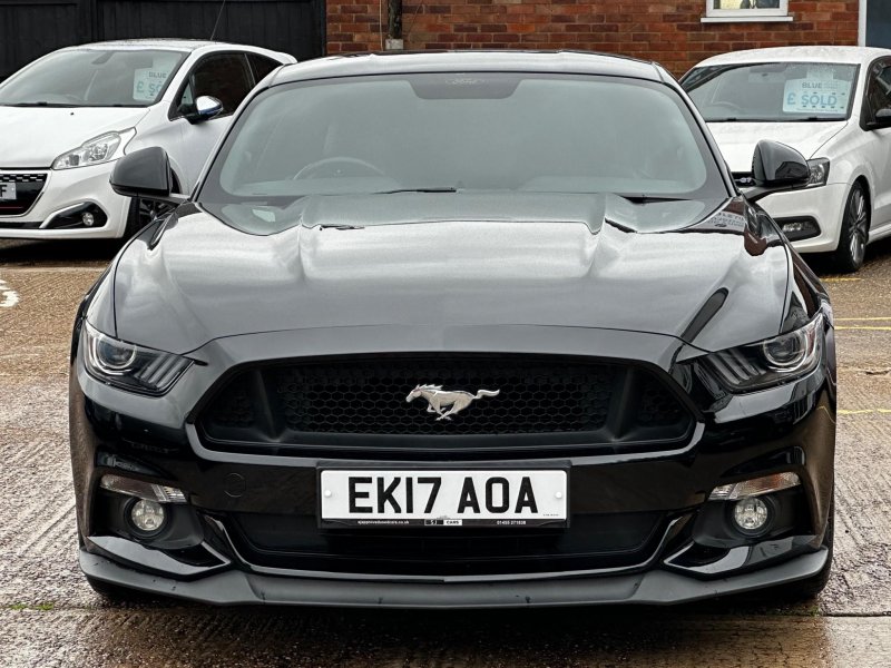 FORD MUSTANG