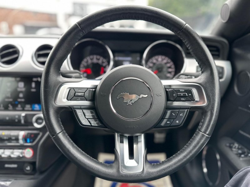 FORD MUSTANG