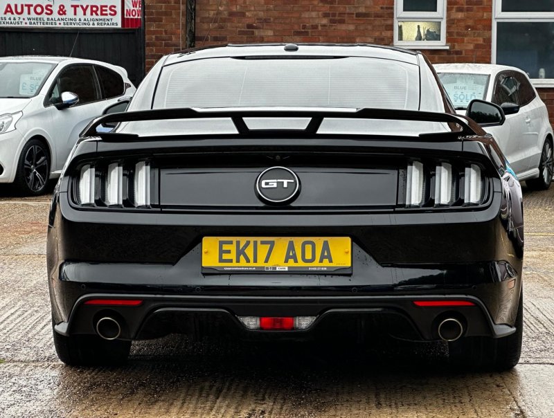 FORD MUSTANG