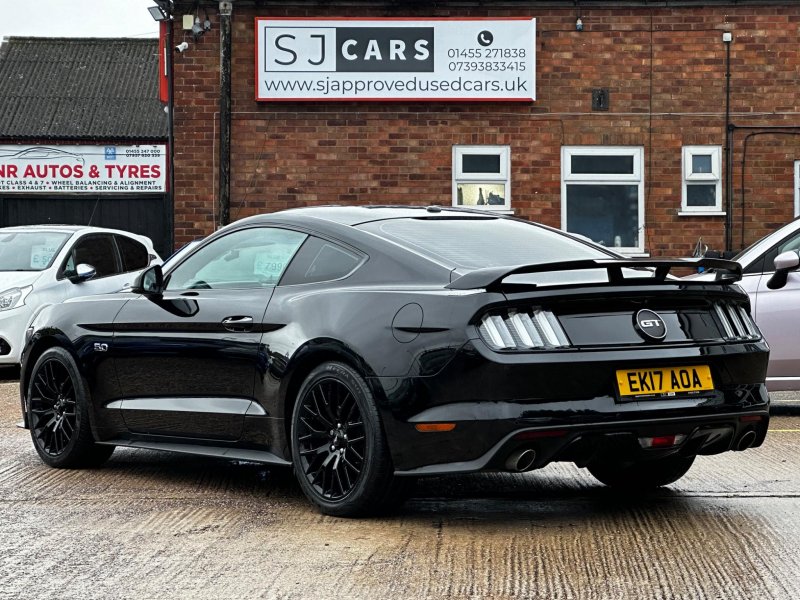 FORD MUSTANG