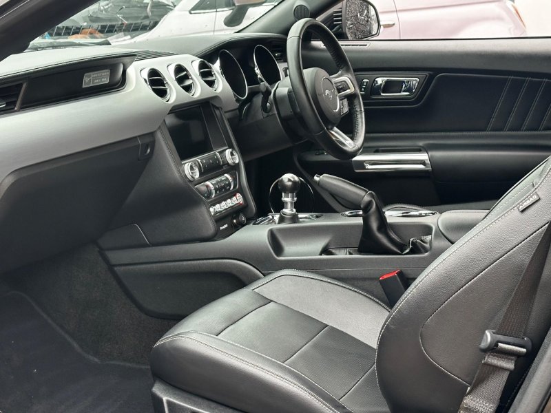 FORD MUSTANG