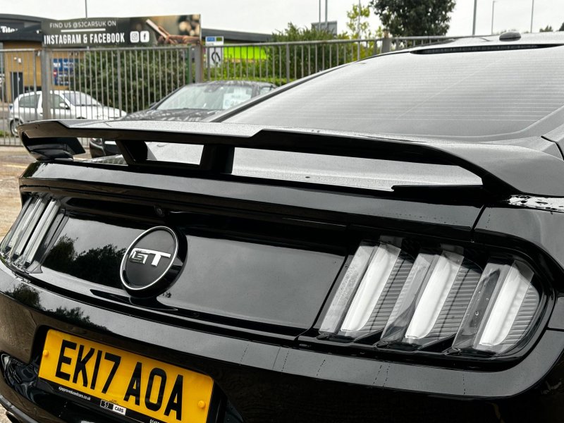 FORD MUSTANG
