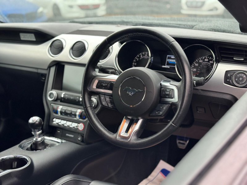 FORD MUSTANG