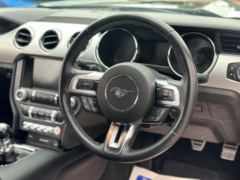 FORD MUSTANG