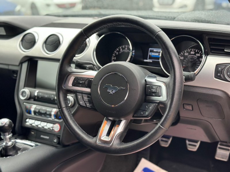 FORD MUSTANG