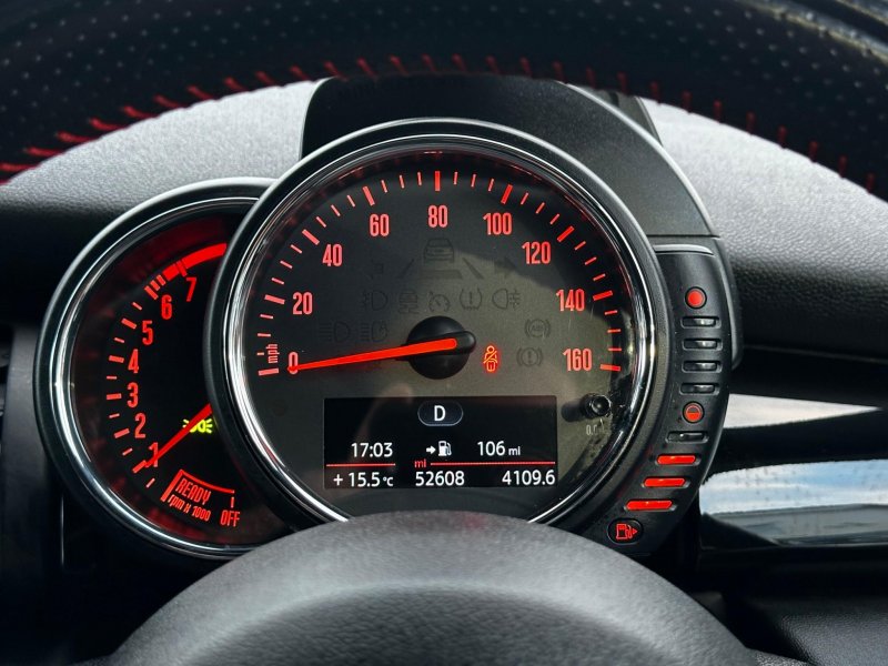MINI HATCH