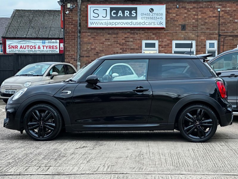 MINI HATCH