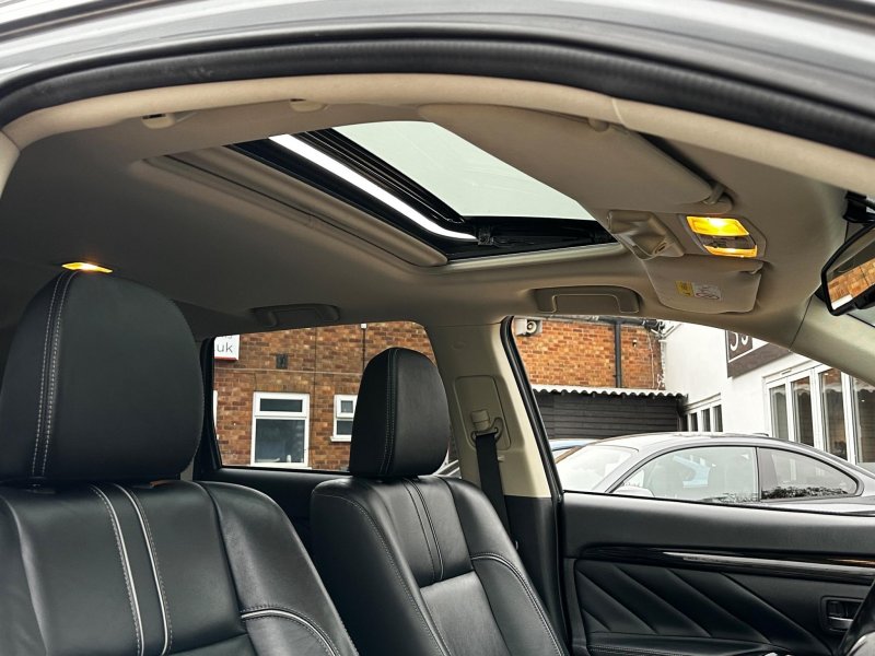 MITSUBISHI OUTLANDER