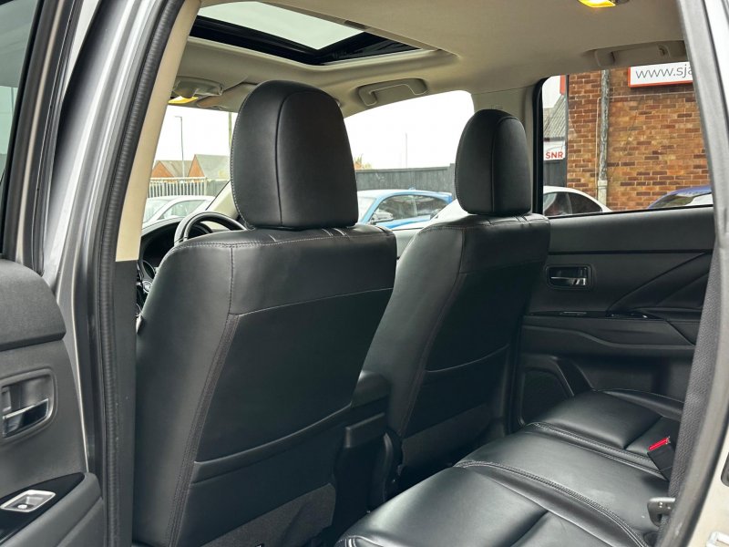 MITSUBISHI OUTLANDER