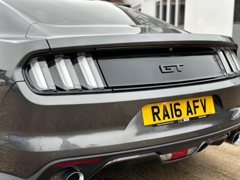 FORD MUSTANG