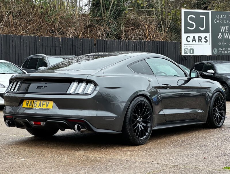 FORD MUSTANG