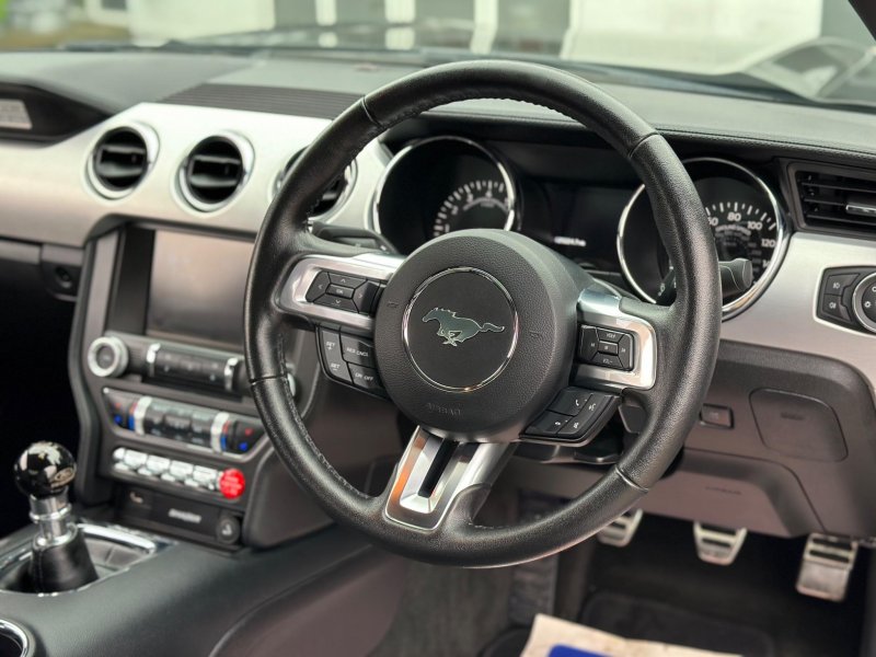 FORD MUSTANG