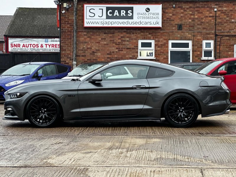 FORD MUSTANG