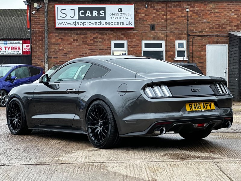 FORD MUSTANG