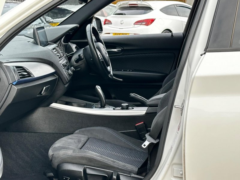 BMW 1 SERIES
