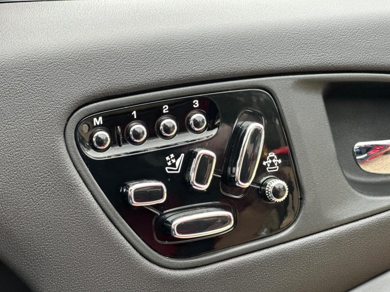 JAGUAR XKR