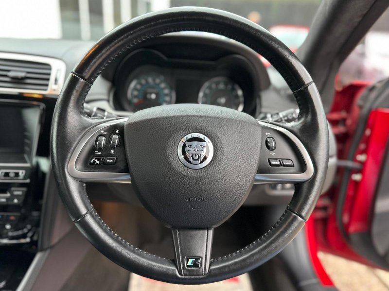 JAGUAR XKR