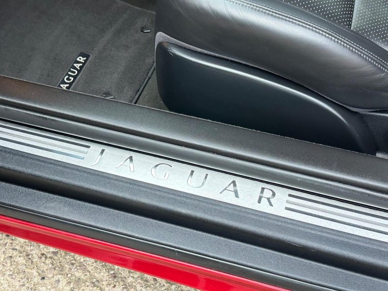 JAGUAR XKR