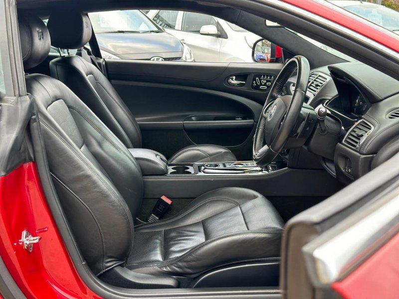 JAGUAR XKR