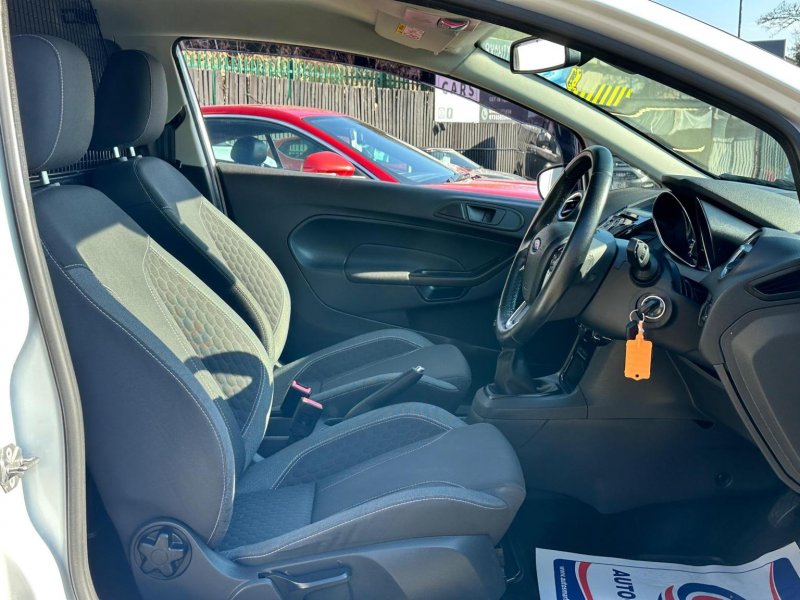 FORD FIESTA VAN