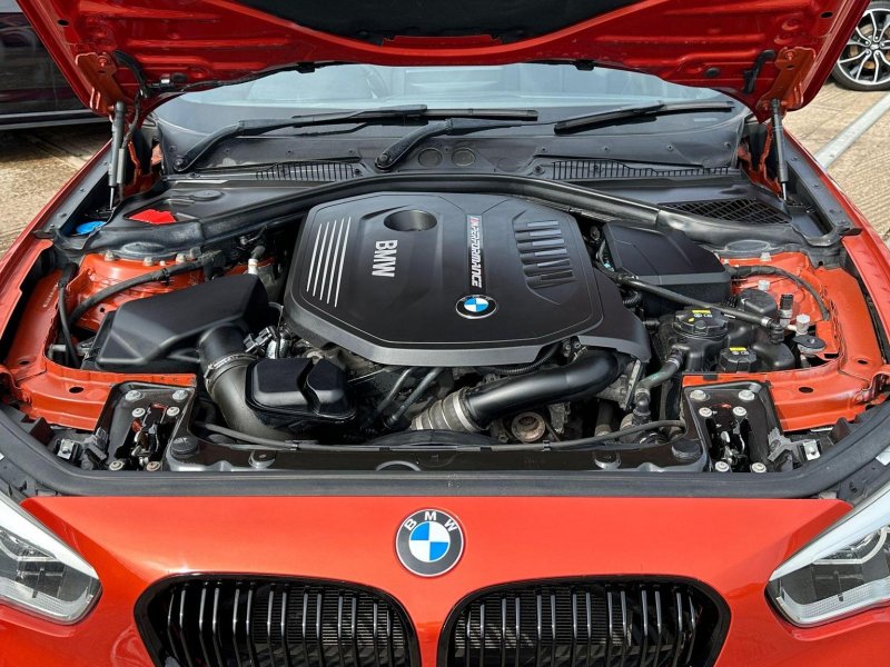BMW 1 SERIES