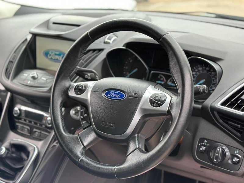 FORD KUGA