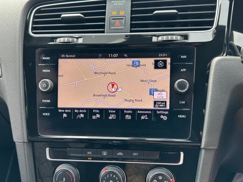 VOLKSWAGEN GOLF