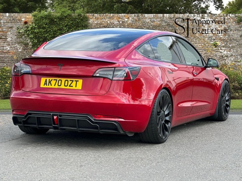 TESLA MODEL 3
