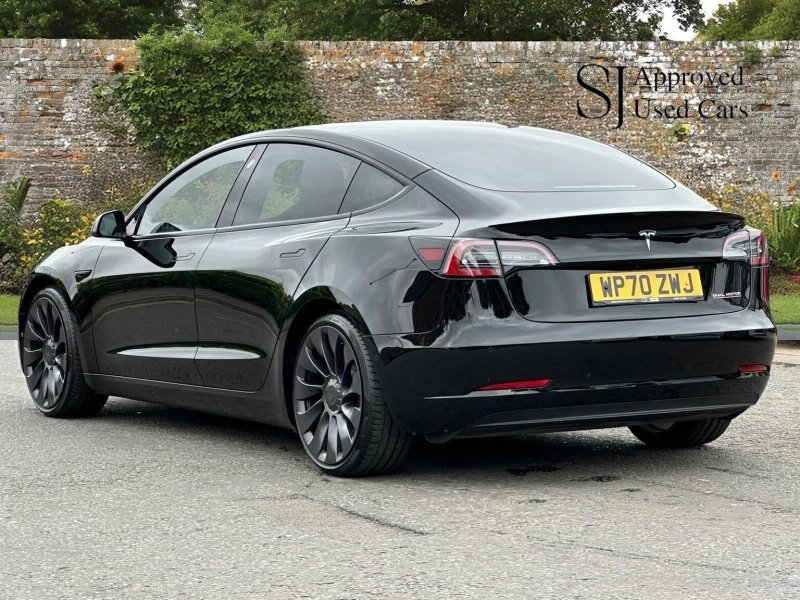 TESLA MODEL 3