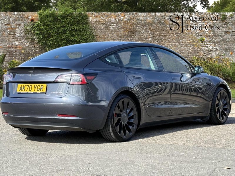TESLA MODEL 3
